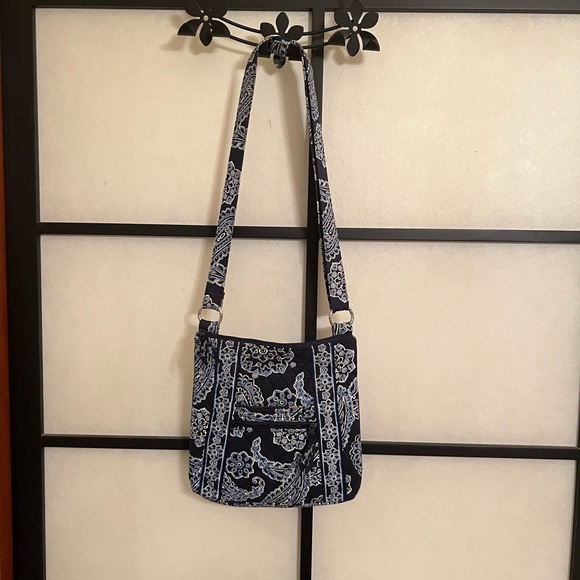 Vera Bradley Blue & White Crossbody Purse with Adjustable Straps - Picture 5 of 5